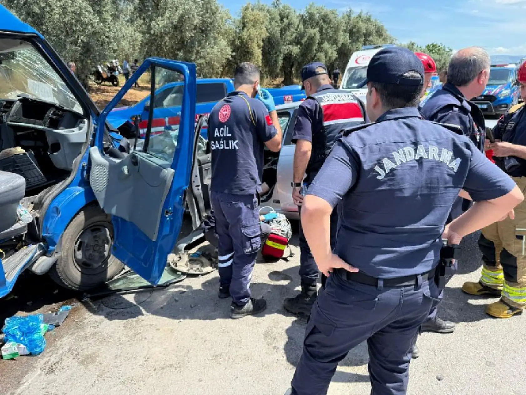 Hatalı sollama yapan otomobil jandarma ekibiyle çarpıştı: 1 ölü 2 yaralı