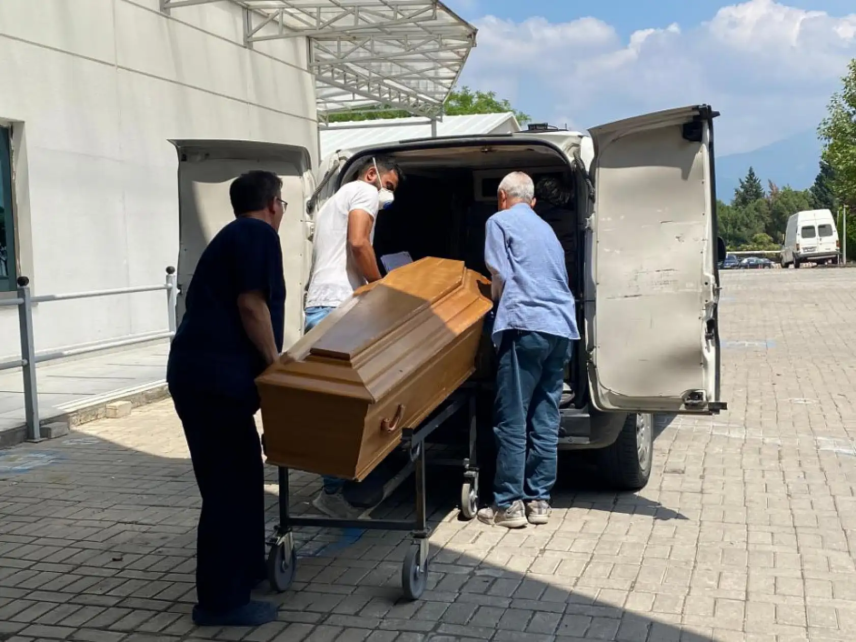 Kimyasal suya düşen tekstil işçisi hayatını kaybetti