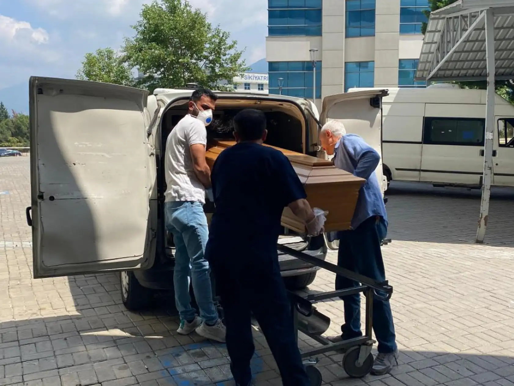 Kimyasal suya düşen tekstil işçisi hayatını kaybetti