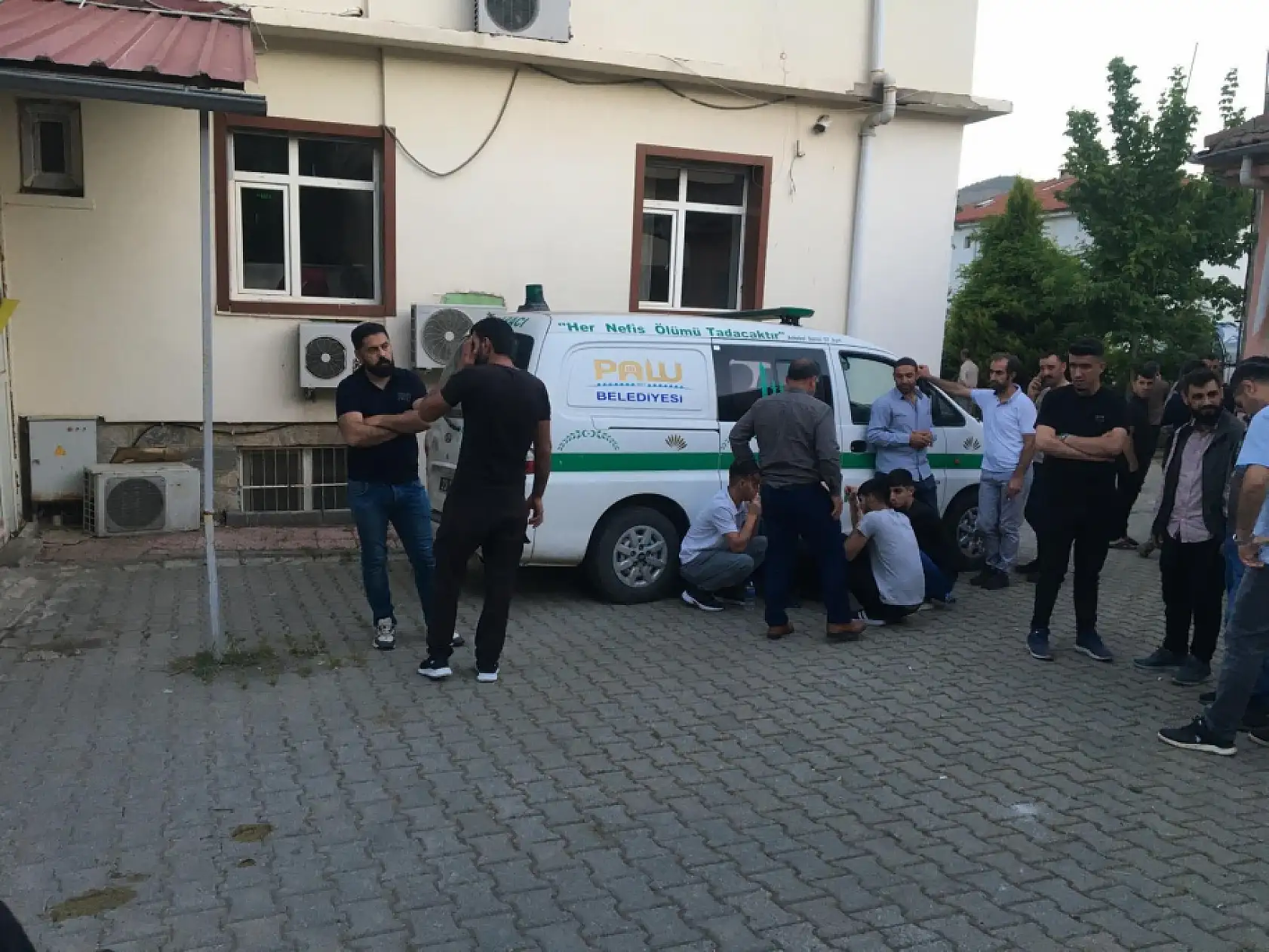 15 yaşındaki çocuk babasını öldürdü, annesini ağır yaraladı