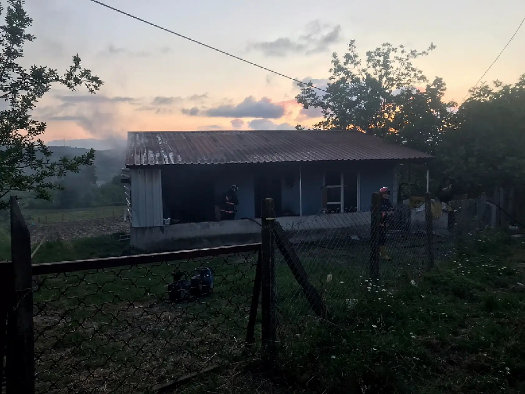 Sevgilisiyle kaldığı evi yaktı, kaçarken kaza yaptı