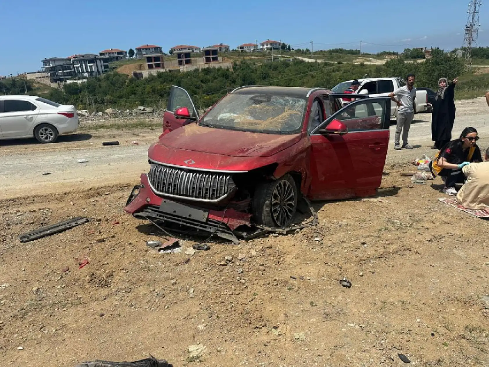 Togg kazası: Araç 4 metreden uçtu, 2 yaralı