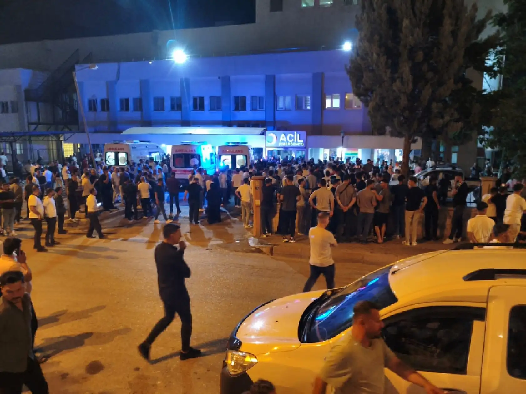 Düğün salonuna silahlı saldırı: 1 ölü, 3 yaralı