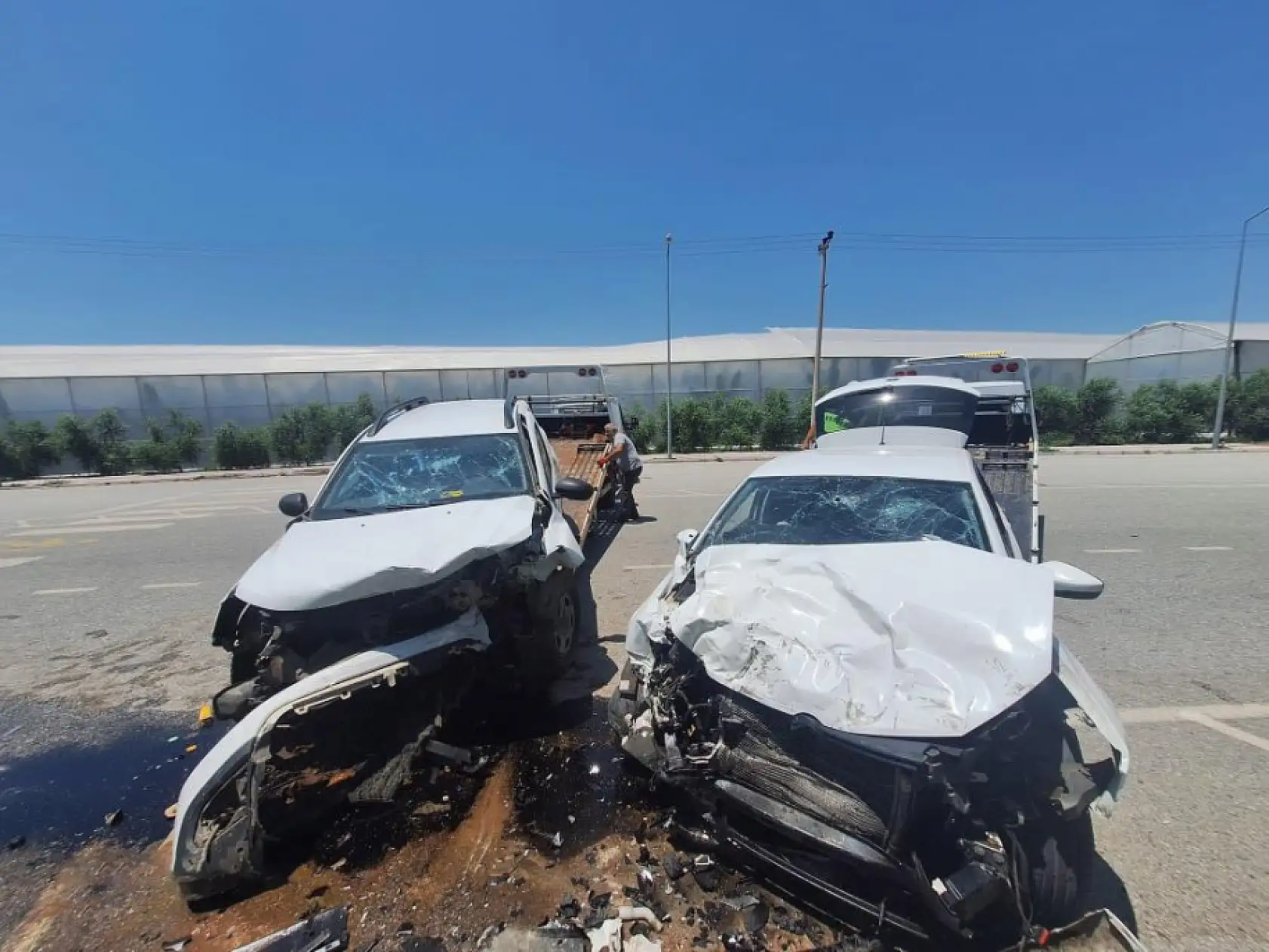 Lise önünde korkutan kaza! 4 kişi yaralandı