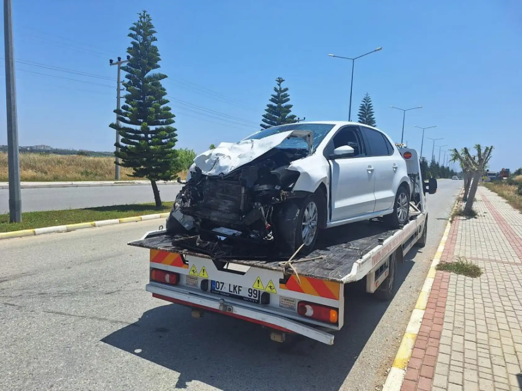 Lise önünde korkutan kaza! 4 kişi yaralandı