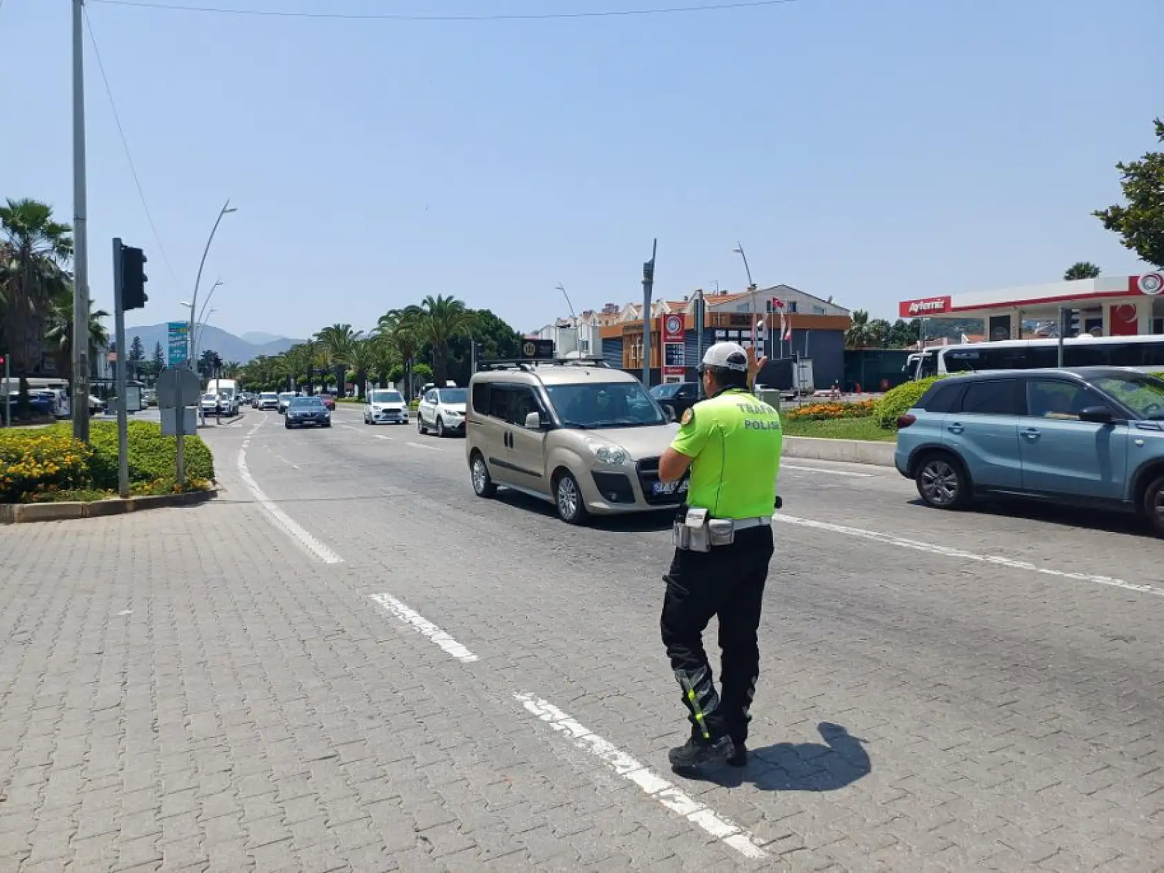Marmaris'te tatilciler dönüş yolunda: Trafik yoğunluğu devam ediyor