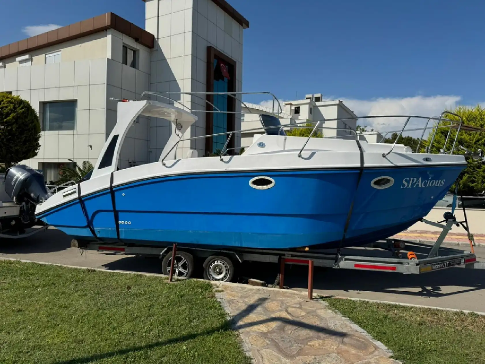 Bisiklet veya otomobil değil, bu kez karadan tekne çaldılar