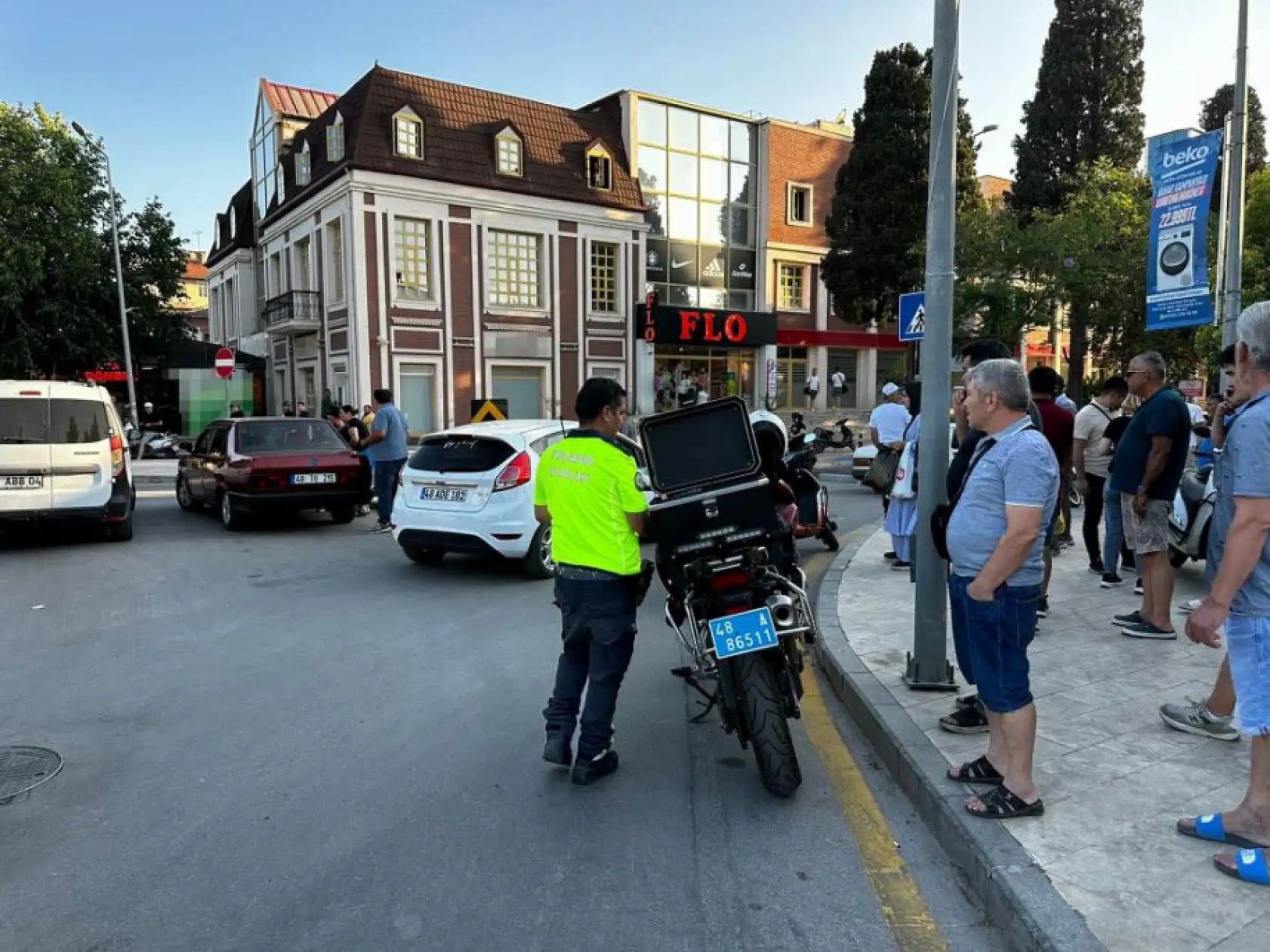 Polise mukavemet gösterdi, annesi 'beter ol' dedi