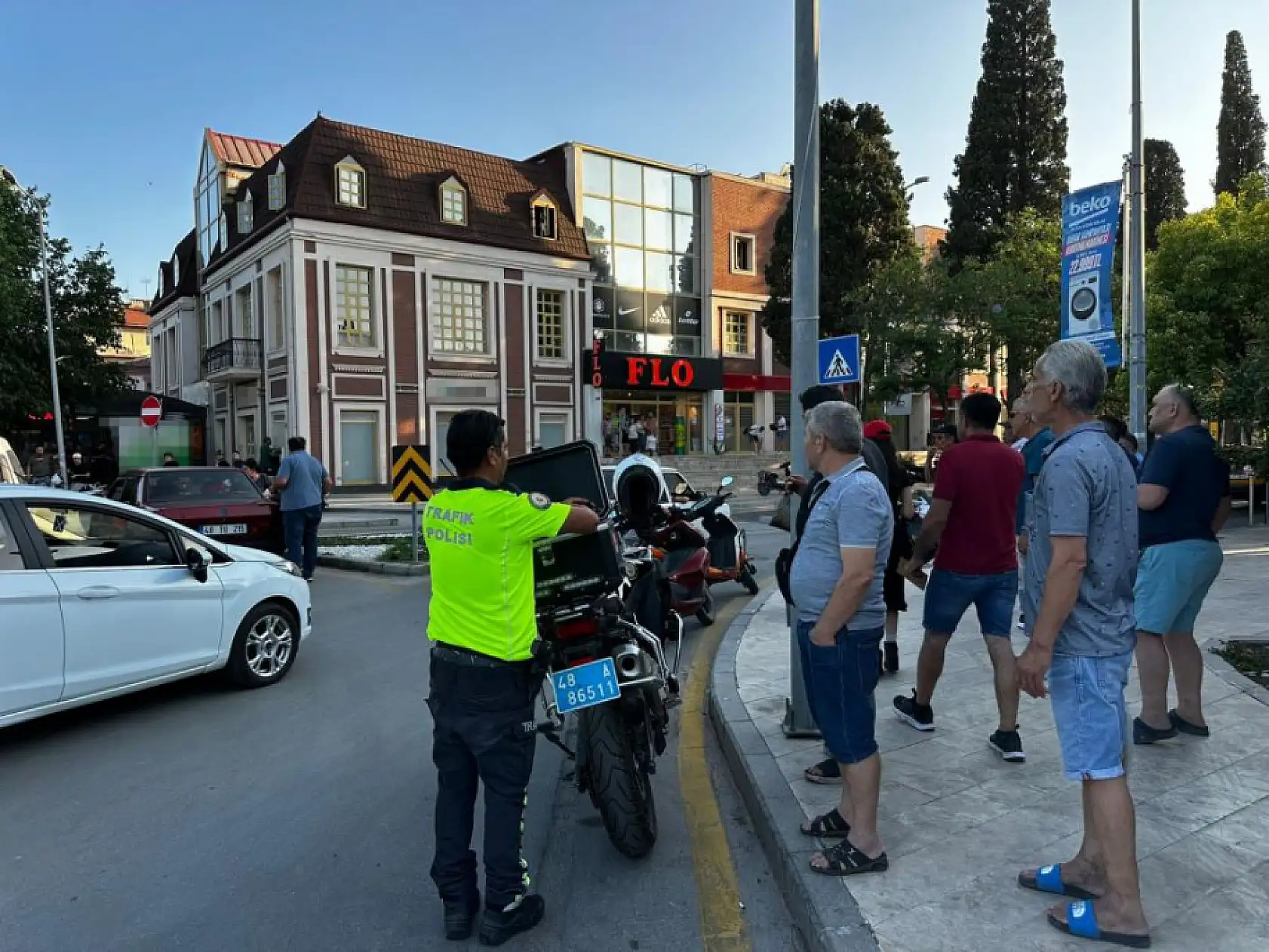 Polise mukavemet gösterdi, annesi 'beter ol' dedi