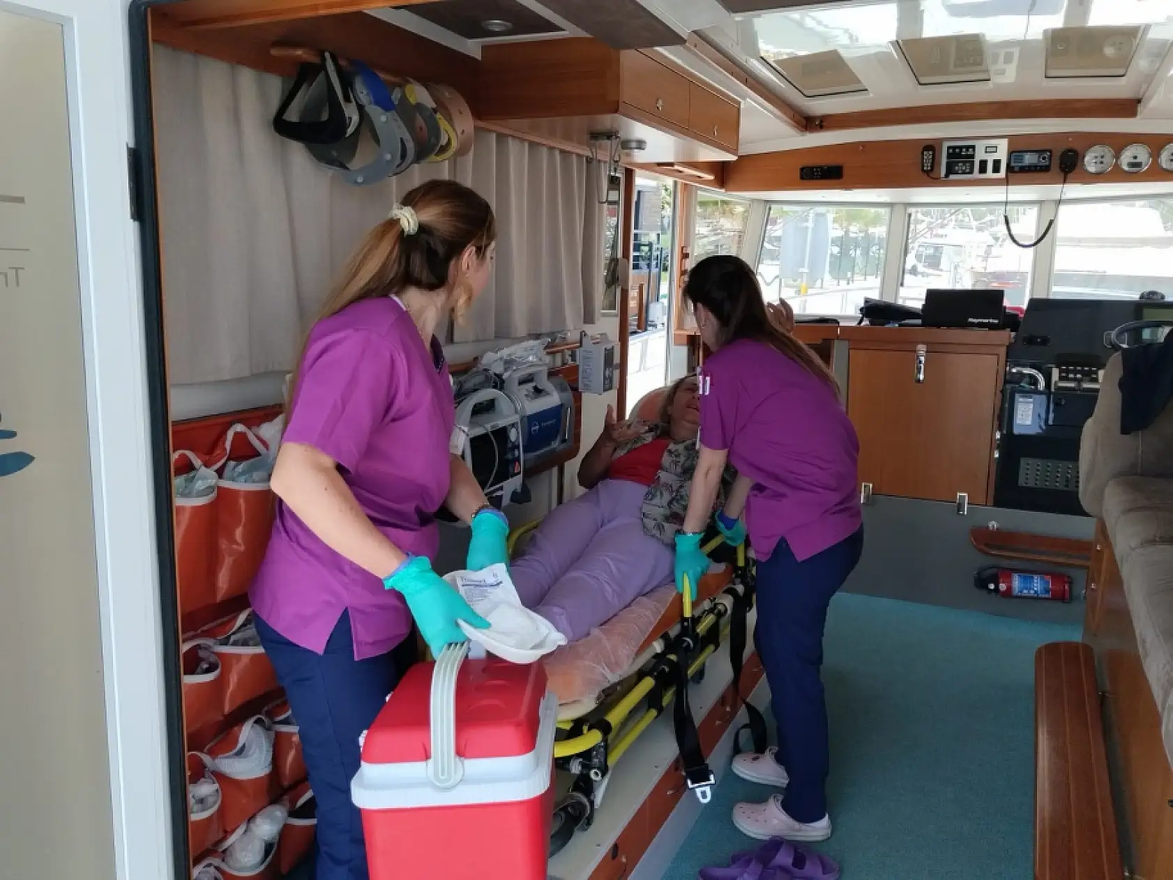 Denizde parmağı koptu, deniz ambulansıyla Bodrum'a getirildi