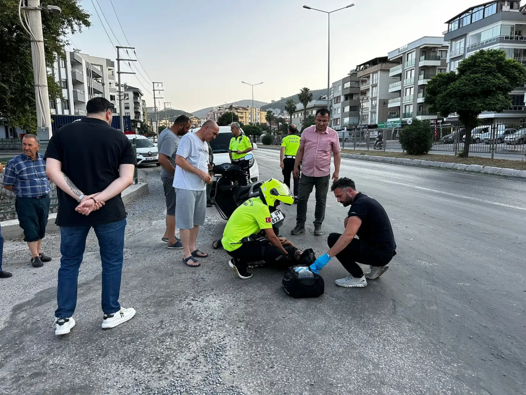 Milas'ta otomobil ile motosiklet çarpıştı: 1 yaralı