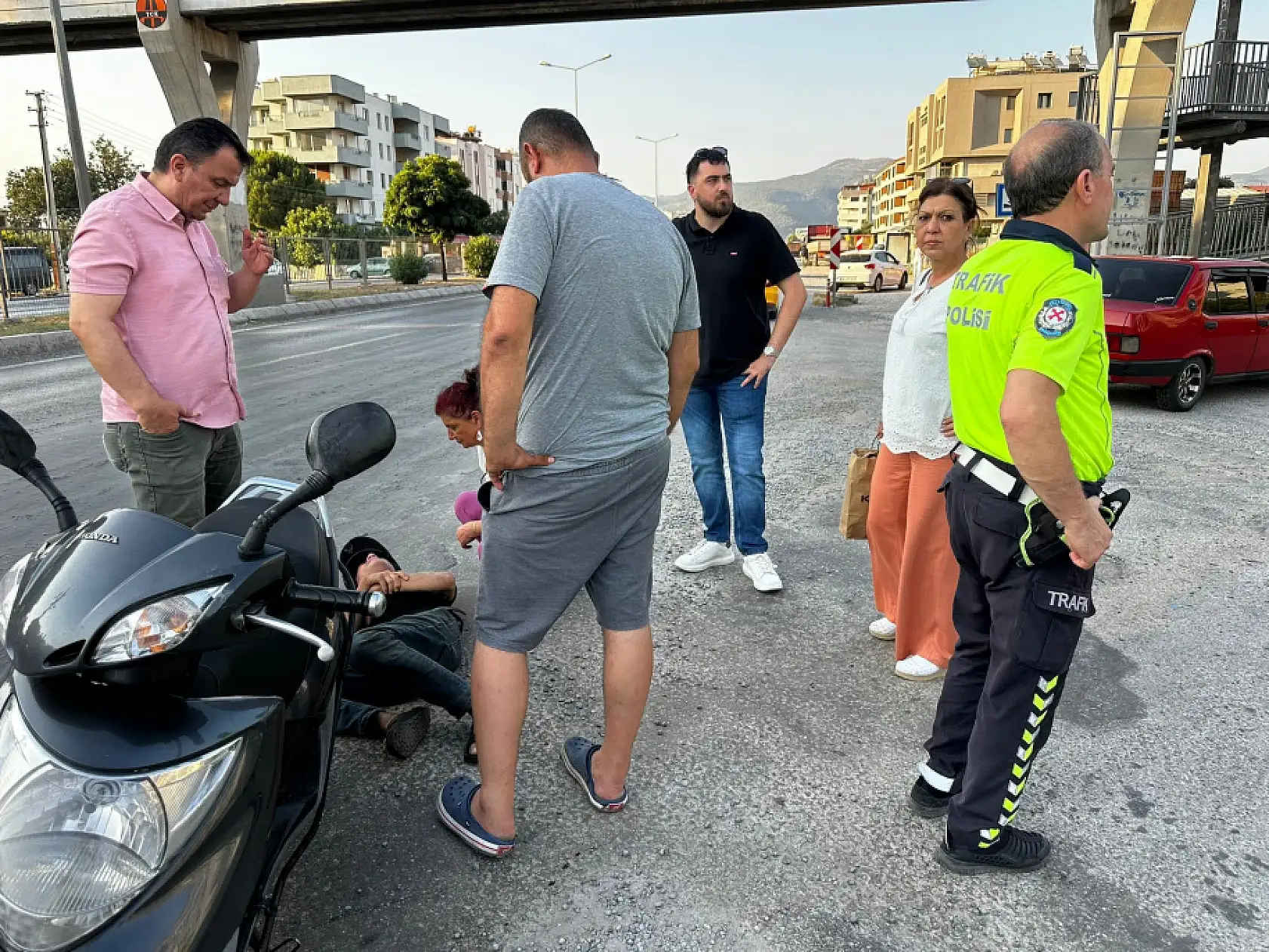 Milas'ta otomobil ile motosiklet çarpıştı: 1 yaralı