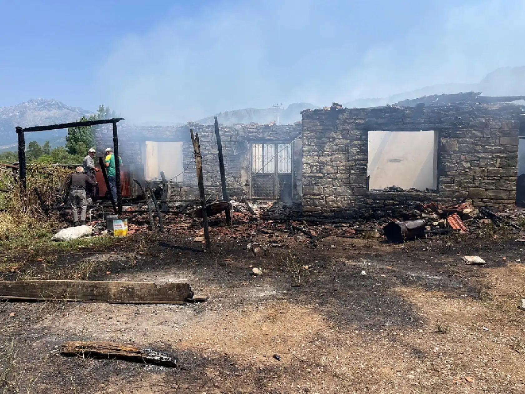 Yangında 80 bin lirasını kaybeden yaşlı adamın parası yenisiyle değiştirildi