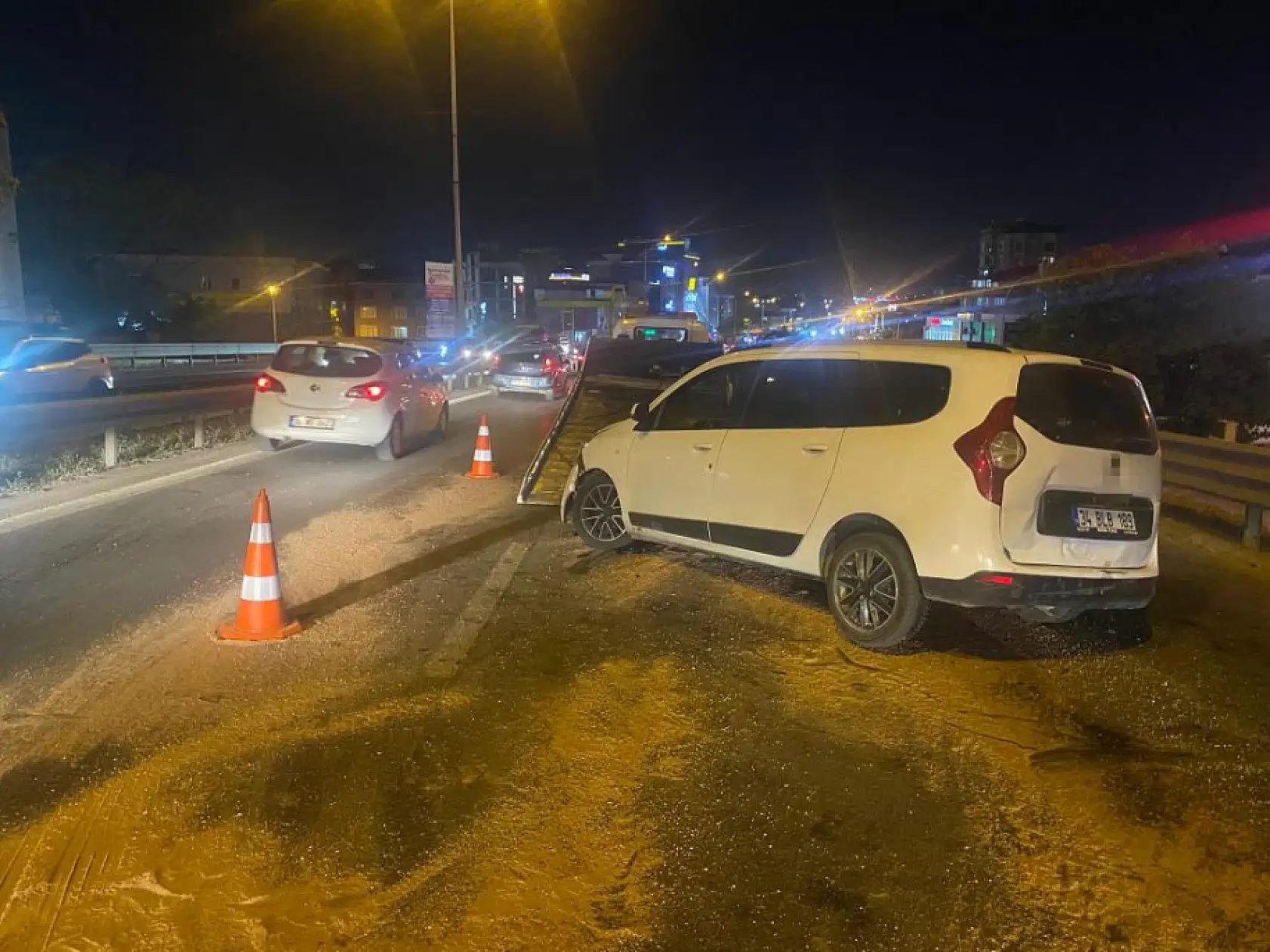 6 araçlı zincirleme kaza: Biri çocuk 5 yaralı