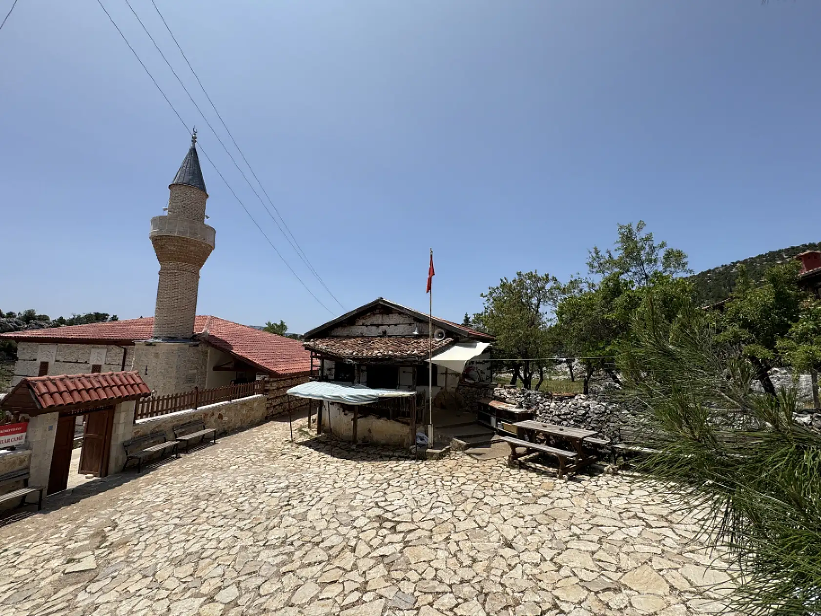 Antalya'nın 15 haneli 50 nüfuslu beton yapı bulunmayan 800 yıllık tarihi köyüne turist akını