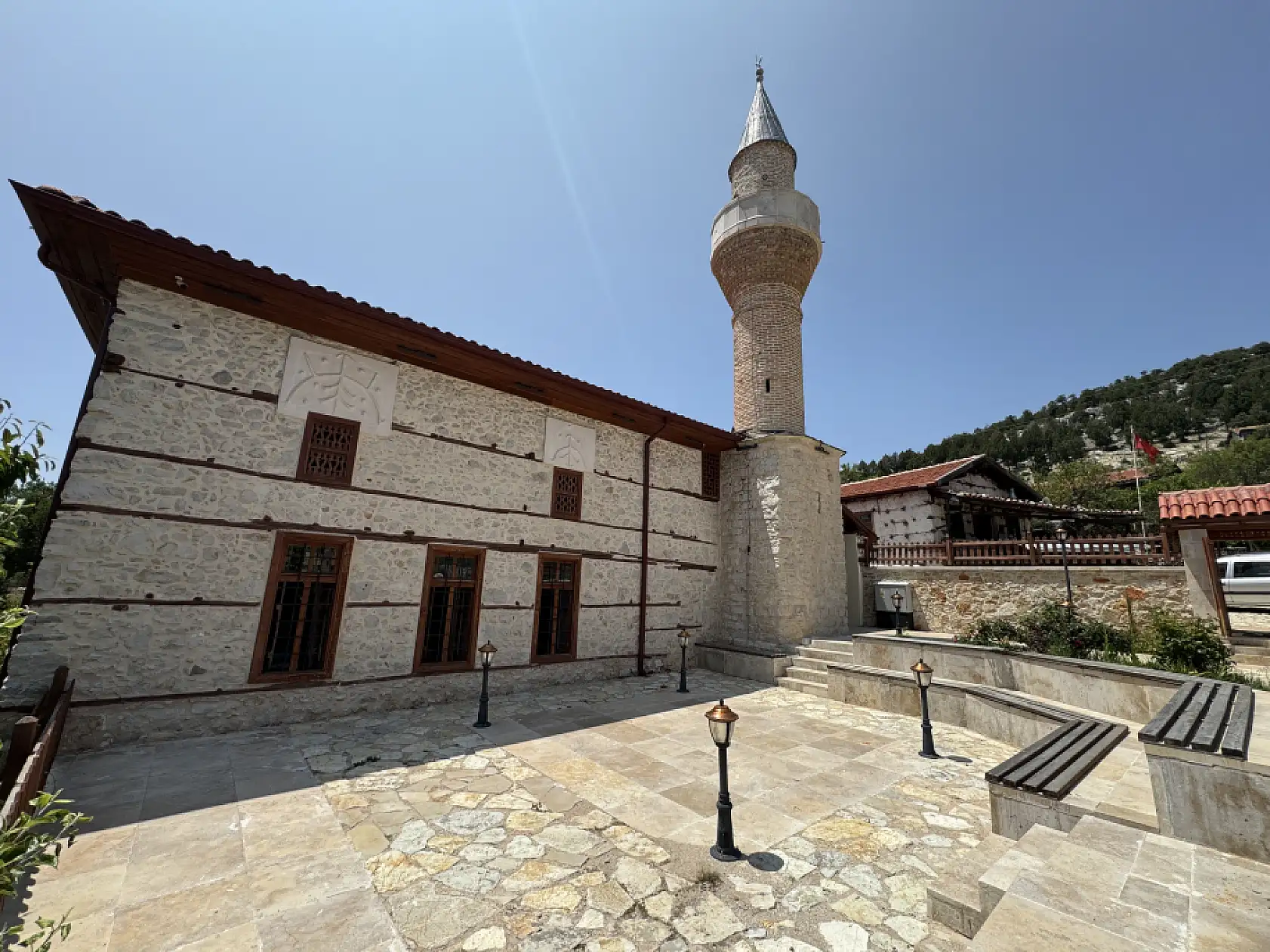 Antalya'nın 15 haneli 50 nüfuslu beton yapı bulunmayan 800 yıllık tarihi köyüne turist akını