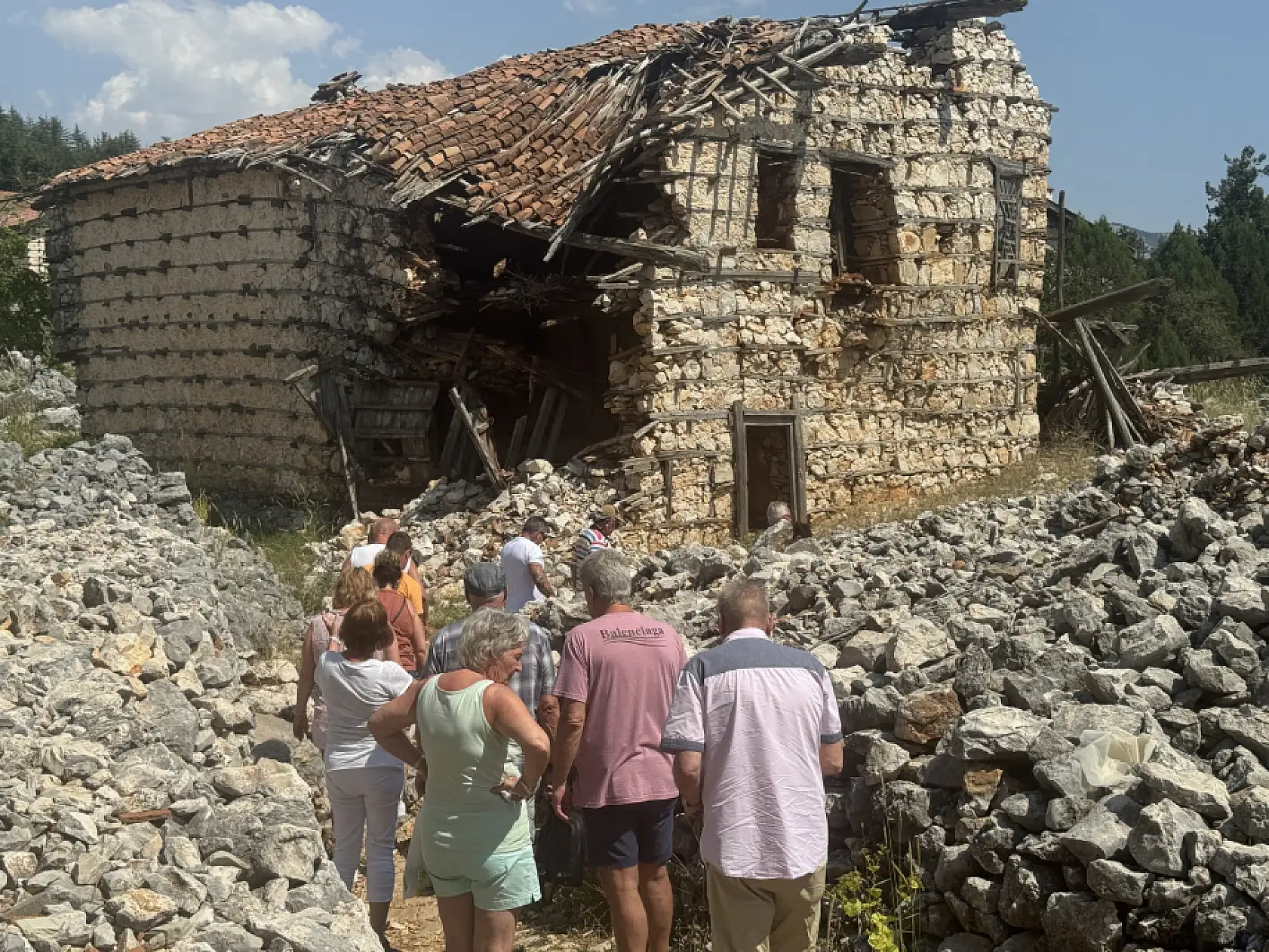 Antalya'nın 15 haneli 50 nüfuslu beton yapı bulunmayan 800 yıllık tarihi köyüne turist akını