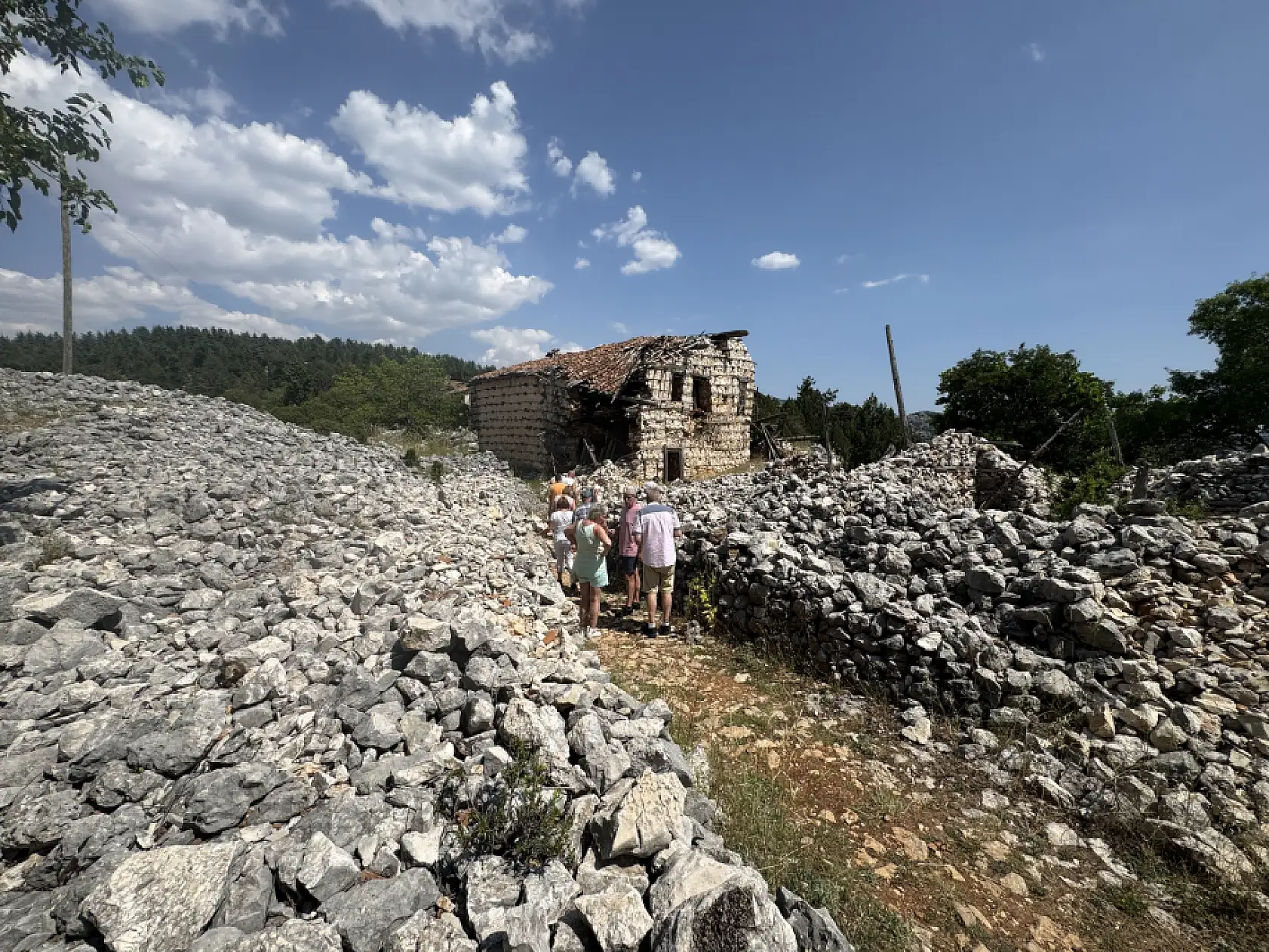 Antalya'nın 15 haneli 50 nüfuslu beton yapı bulunmayan 800 yıllık tarihi köyüne turist akını
