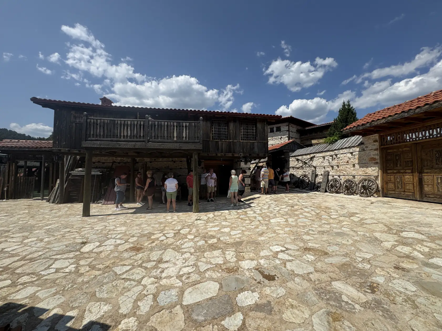 Antalya'nın 15 haneli 50 nüfuslu beton yapı bulunmayan 800 yıllık tarihi köyüne turist akını