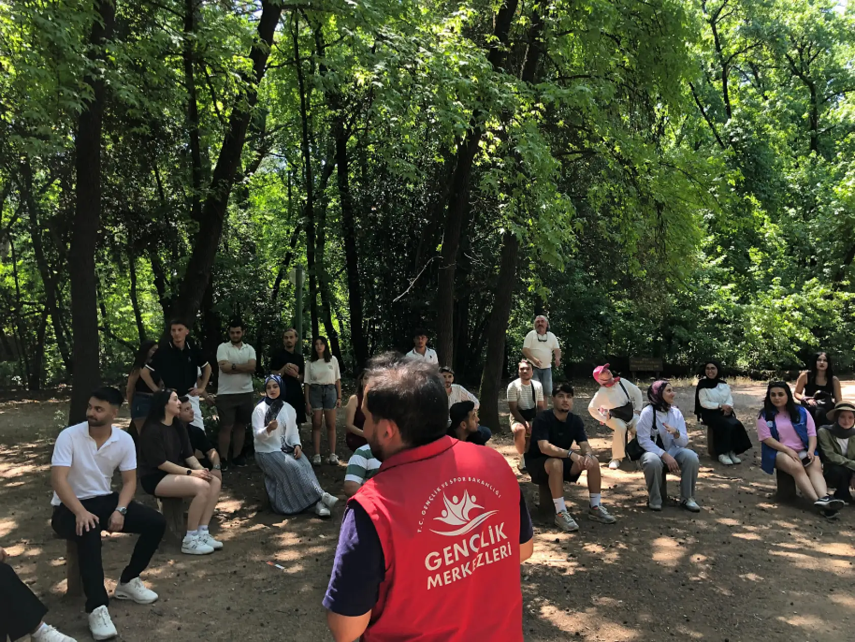 Muğla'da gönüllü gençler doğayı keşfetti, çevre temizliği yaptı