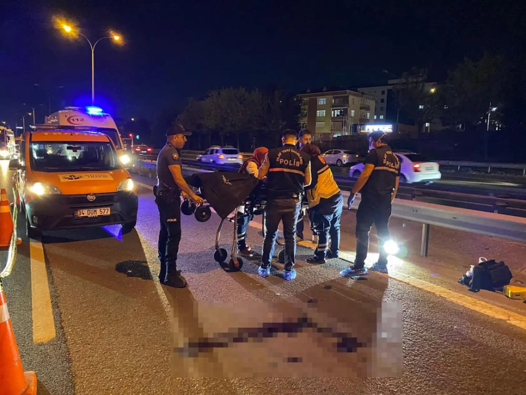 Otoyoldan geçmeye çalışan yaya otomobilin çarpmasıyla can verdi