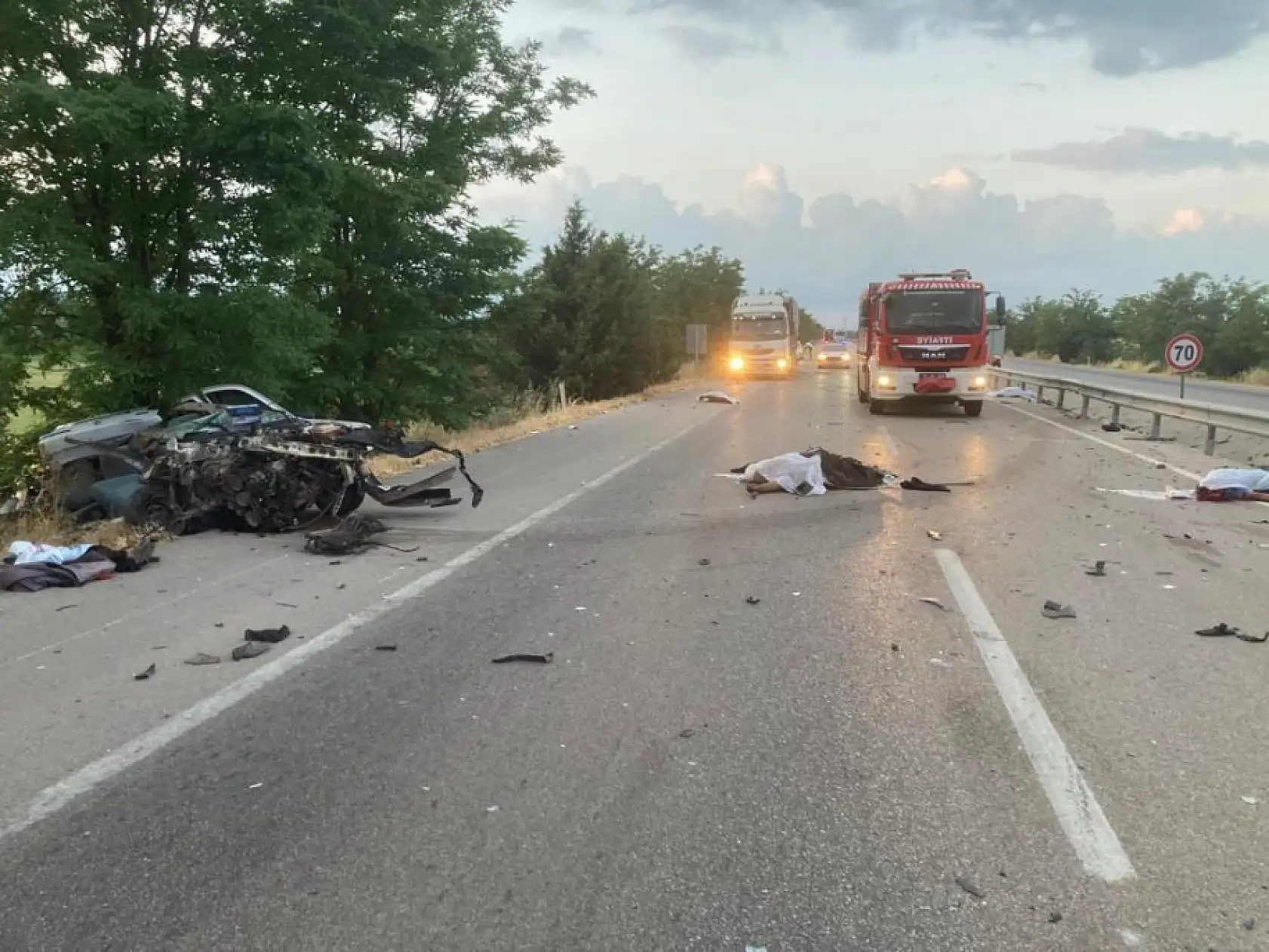 Feci Trafik Kazası : 3 Kişi Hayatını Kaybetti