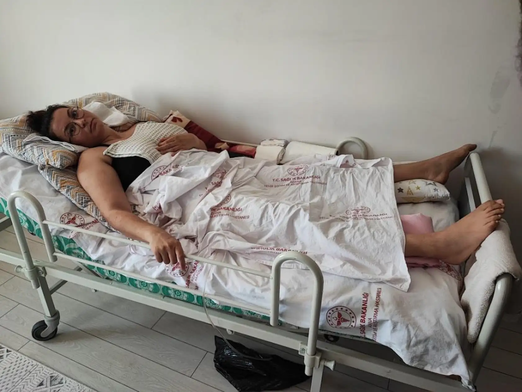 Kocası tarafından balkondan atıldığını öne süren öğretmen felç kaldı