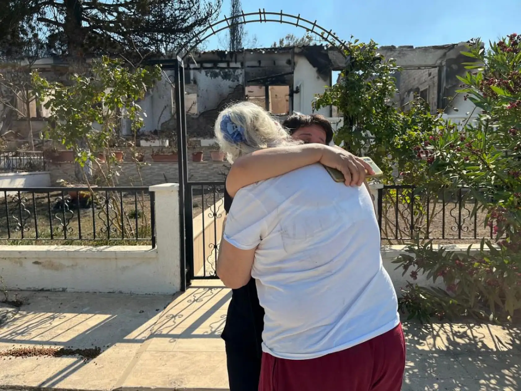İzmir Seferihisar'da Acı: 40 Yıllık Hatıralar Alevlere Teslim Oldu