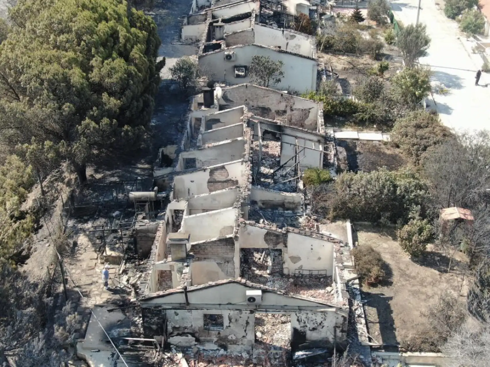 İzmir Seferihisar'da Acı: 40 Yıllık Hatıralar Alevlere Teslim Oldu