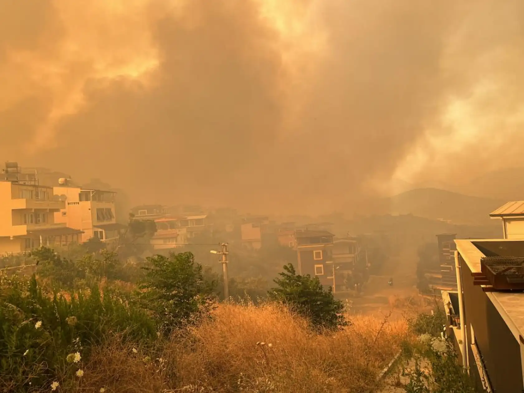 İzmir'de 5 köy ve 2 mahalle tedbiren boşaltıldı