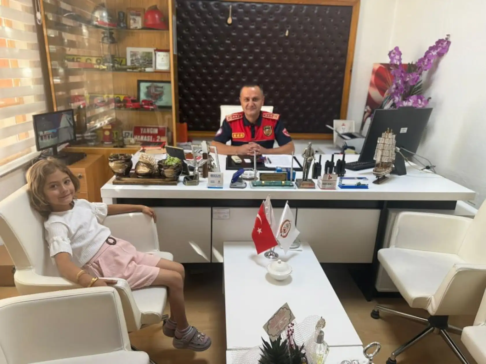 Burdur'da 5 yaşındaki Aslı'nın dikkati felaketi önledi: 3 ev kül olurken daha büyük bir yangın engellendi