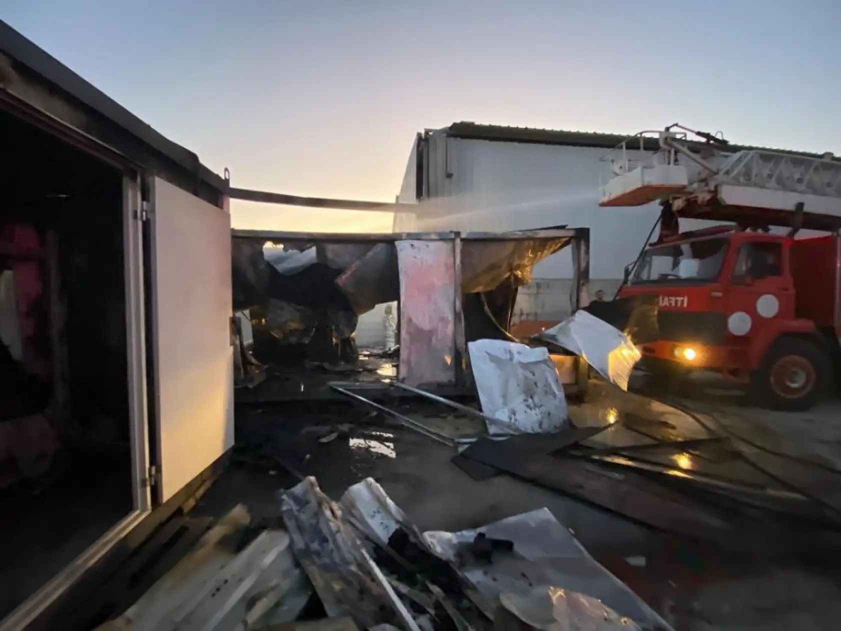 İşçilerin kaldığı konteynerde yangın çıktı