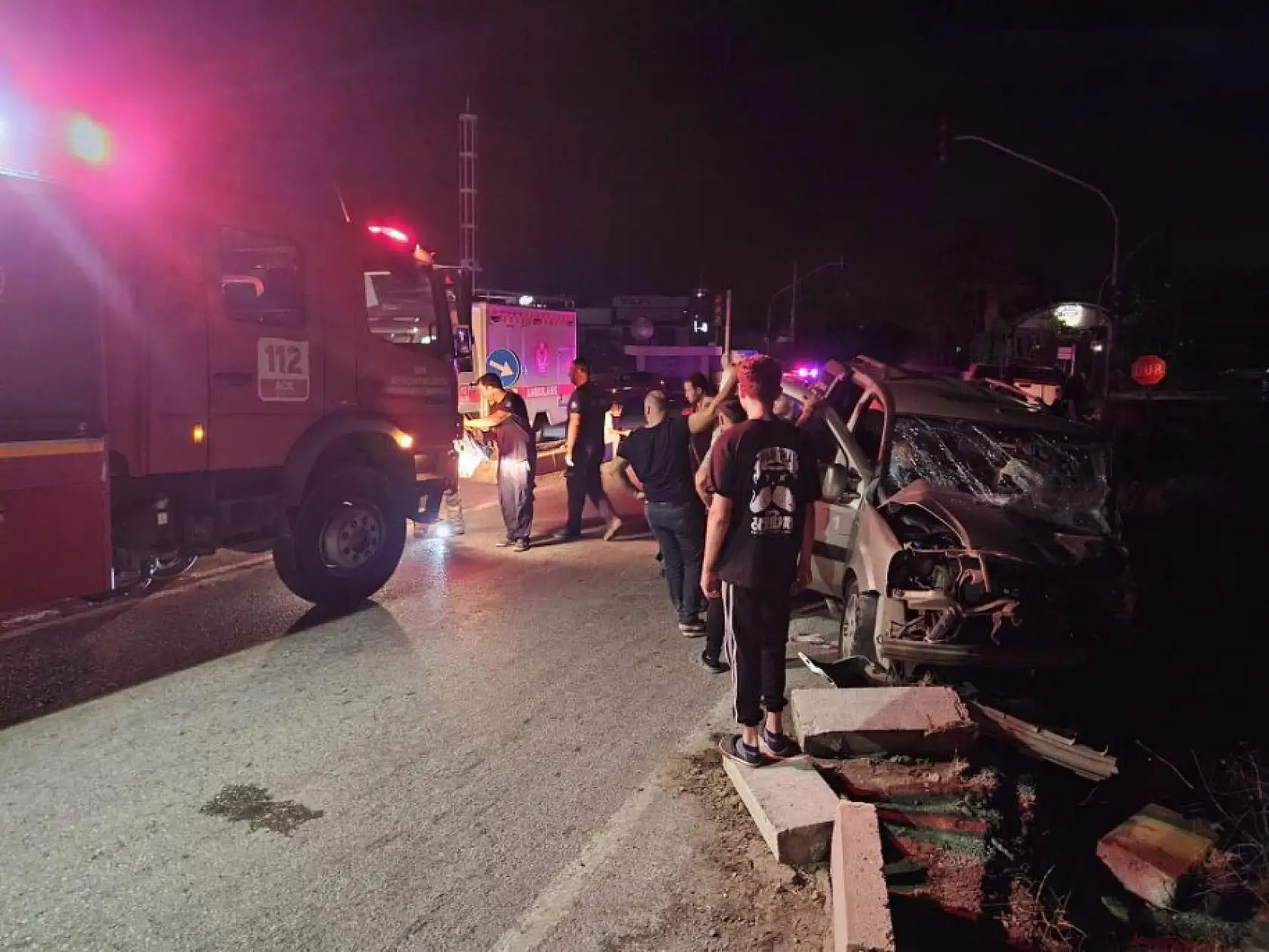 Gece yarısı feci kaza: 2'si ağır 7 yaralı