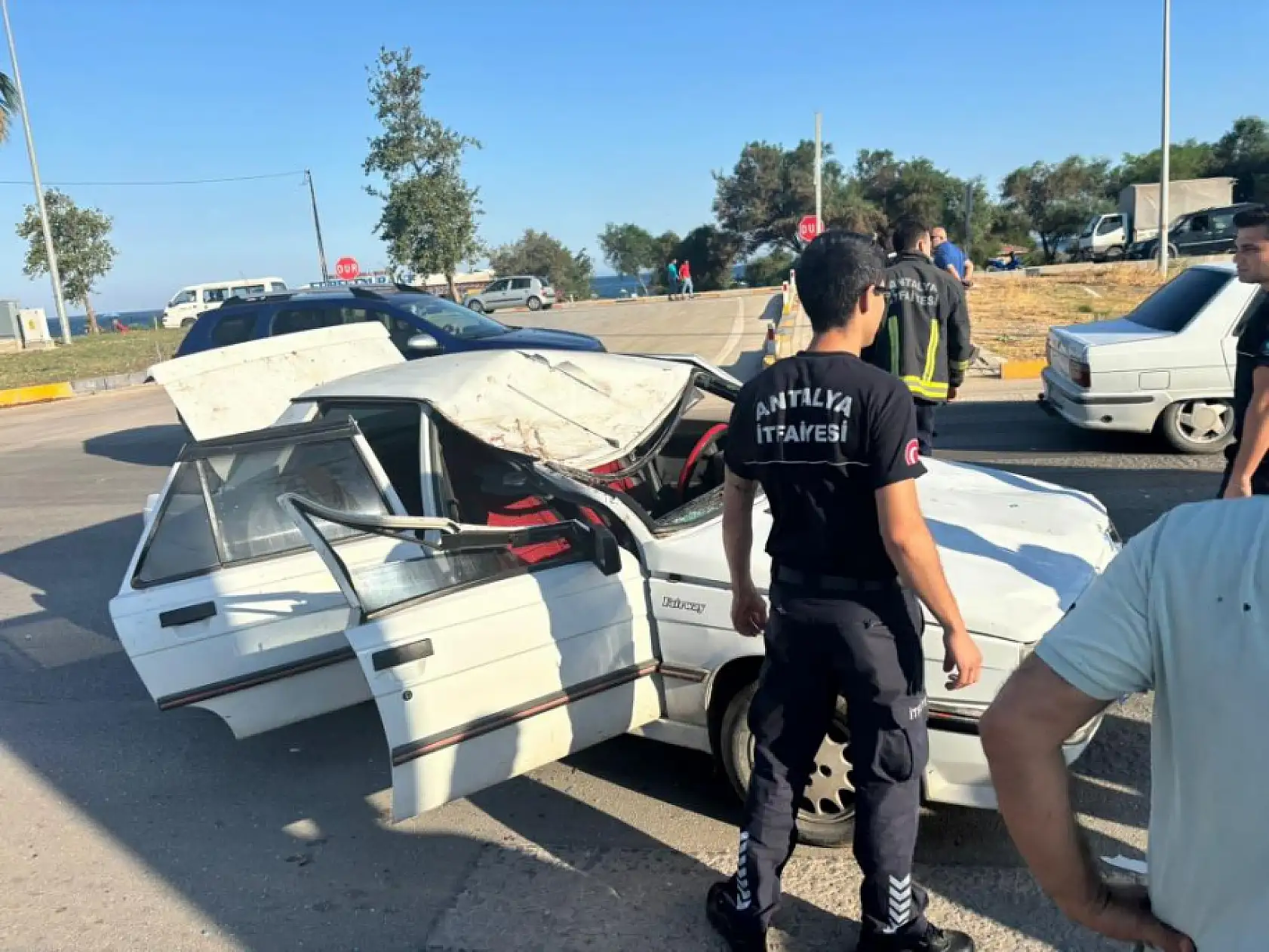 Başıboş gezen at kazaya neden oldu: 3 kişi yaralandı