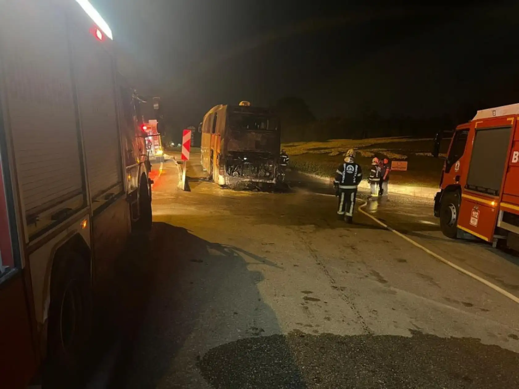 Tur otobüsü alevlerin içerisinde kaldı