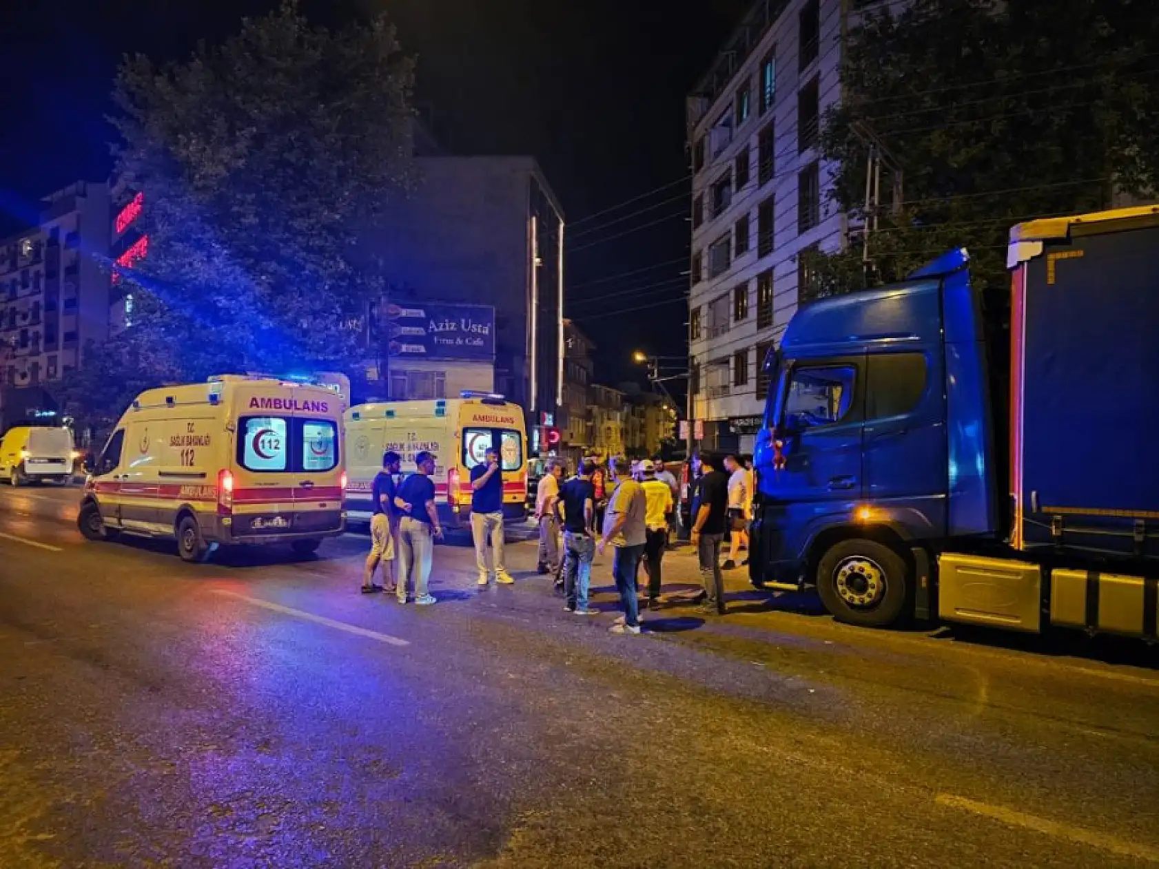 Kafası tırın altına girdi kaskı hayatını kurtardı