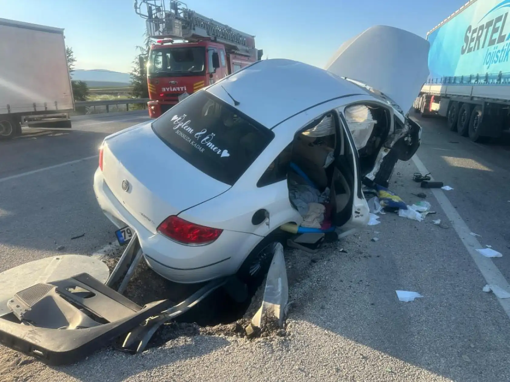 Evlilik iznine çıkan üsteğmen ve eşini trafik kazası ayırdı