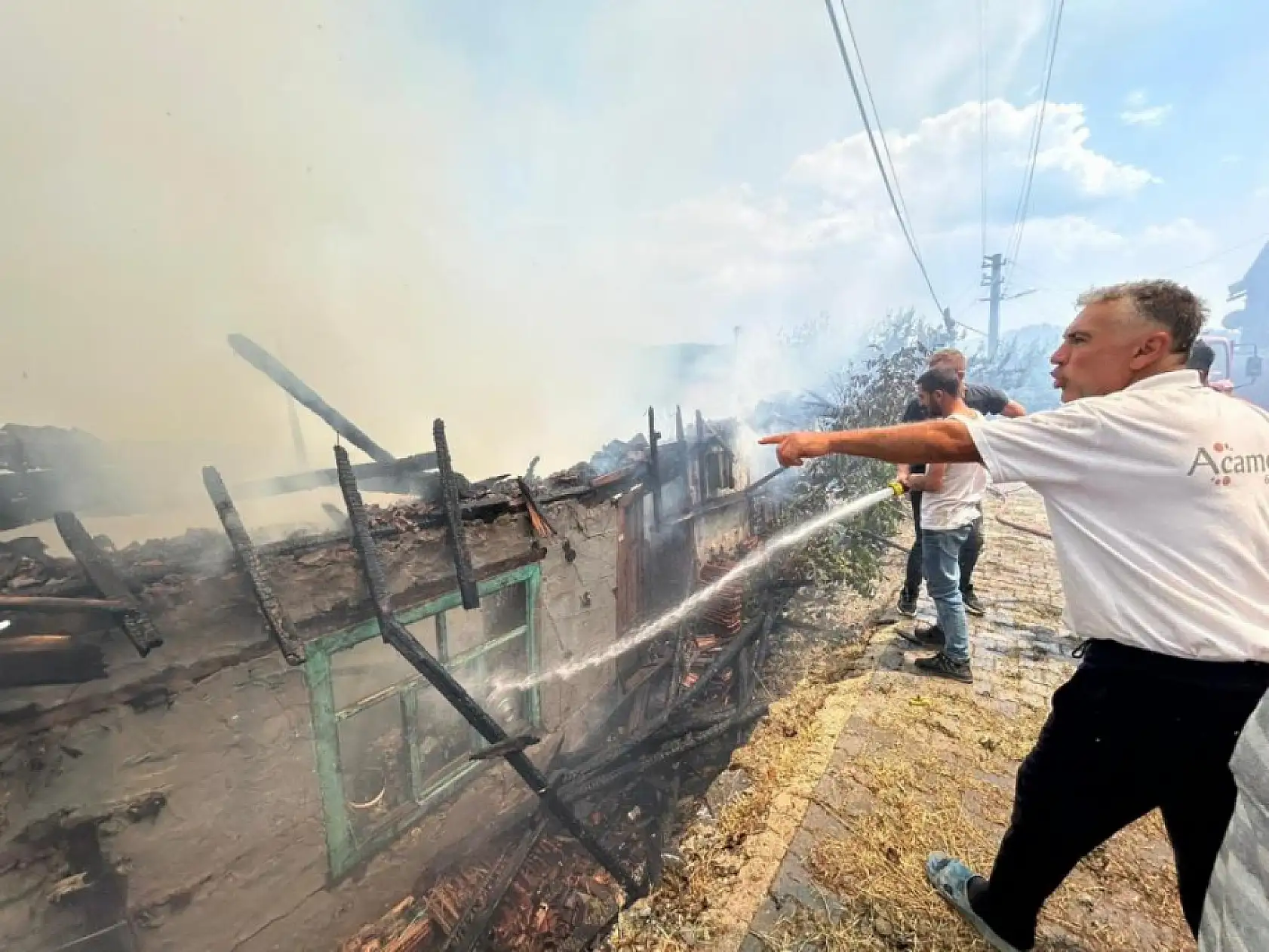 100 Yıllık Miras Alevlere Teslim! Antalya'da Düğmeli Evler Kül Oldu
