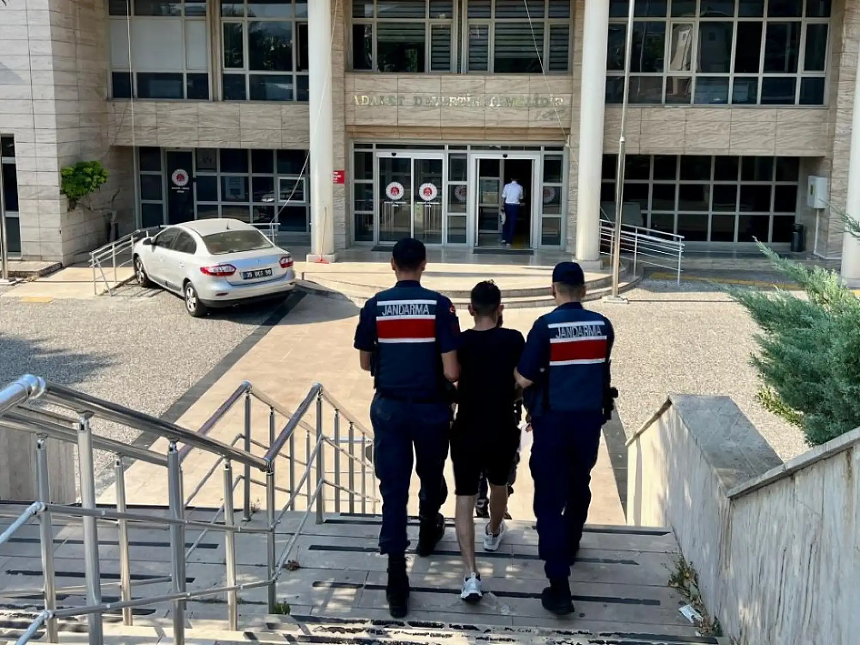 Muğla'da 'Kişiyi hürriyetinden yoksun kılma' suçundan aranan hükümlü yakalandı