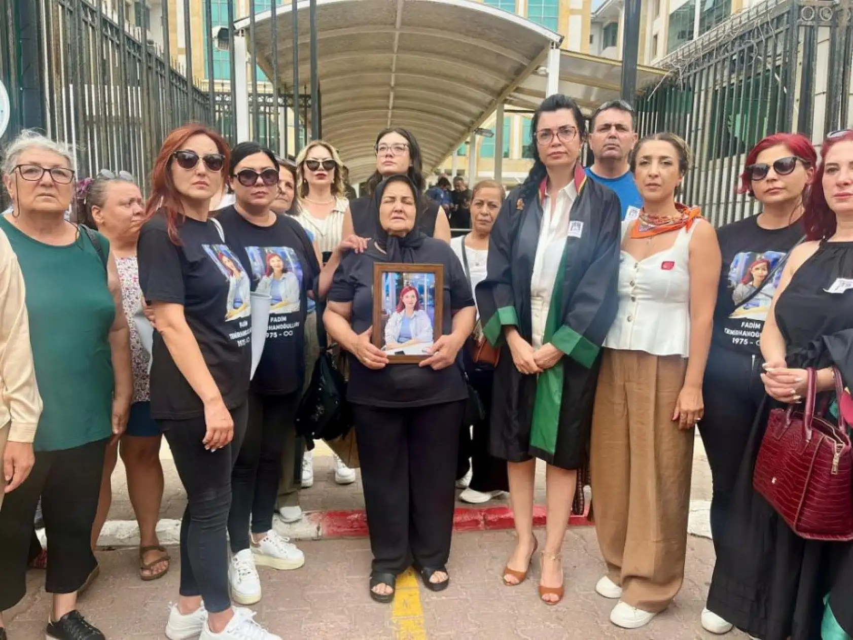 Eşini 9 kurşunla öldüren koca ve arkadaşına ağırlaştırılmış müebbet talebi