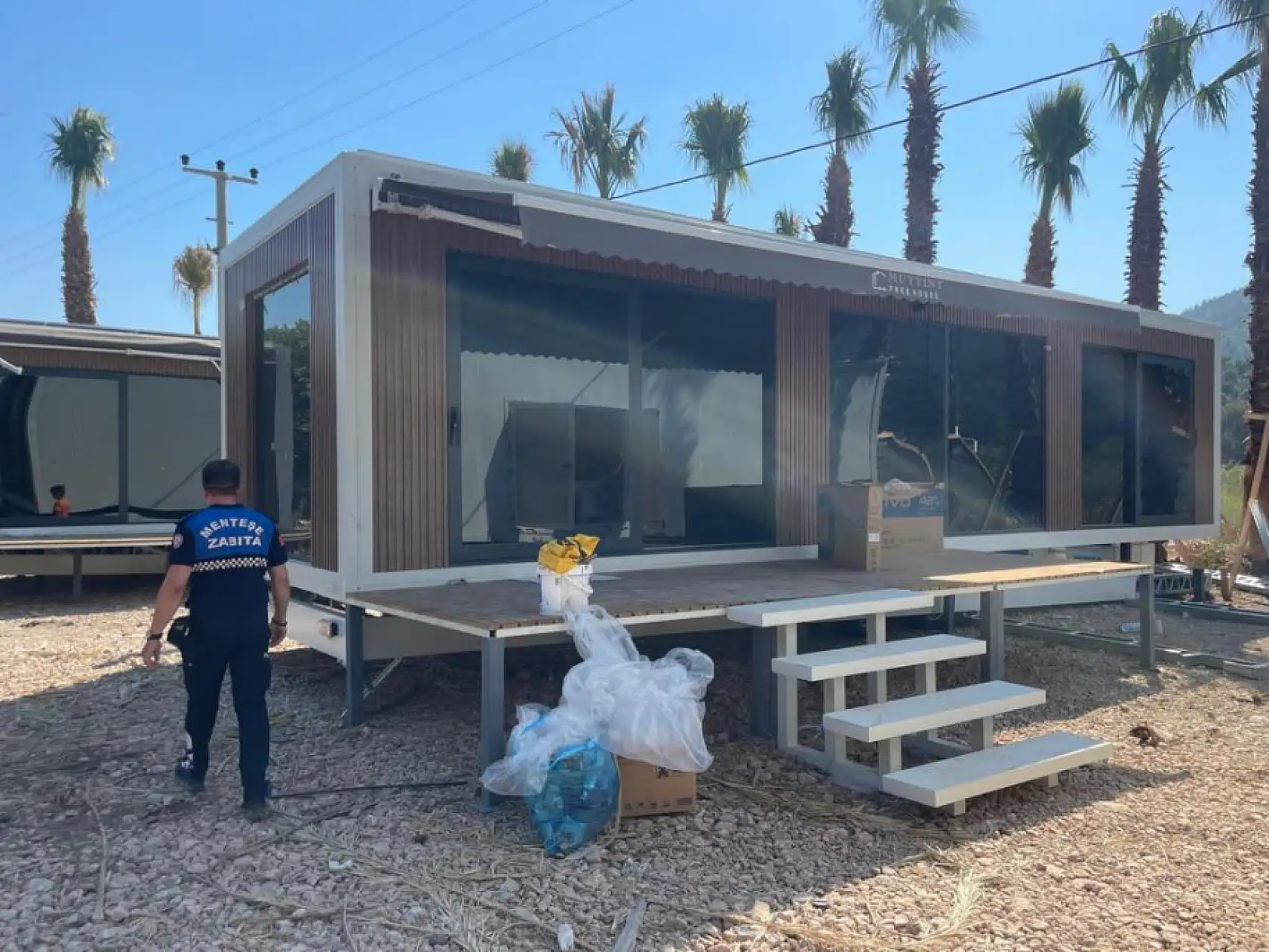 Menteşe Belediyesi Akbük'te 11 Tiny House'u mühürledi