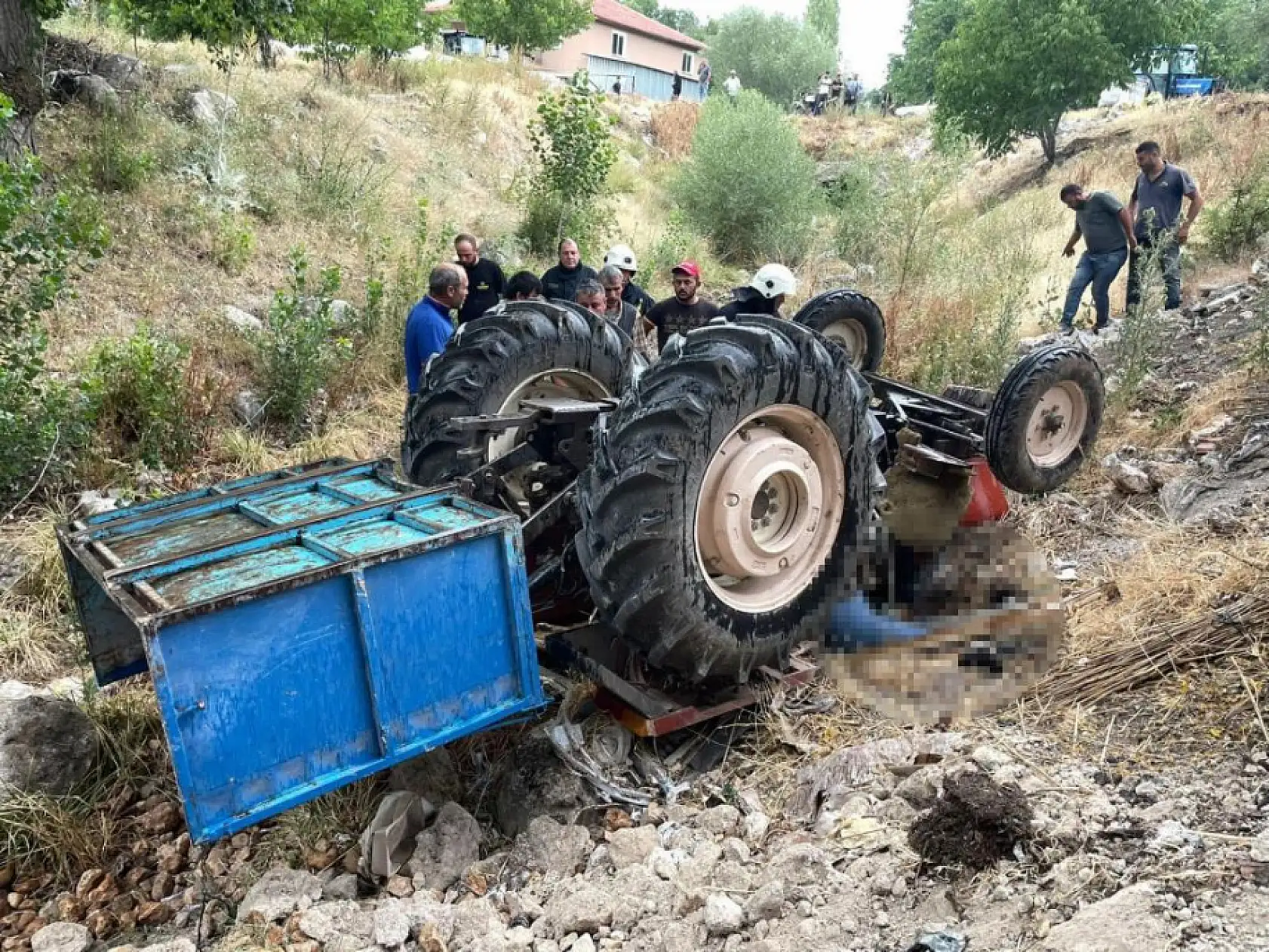 Yaz tatili ölümle bitti! Traktör altında kalan öğretmen hayatını kaybetti