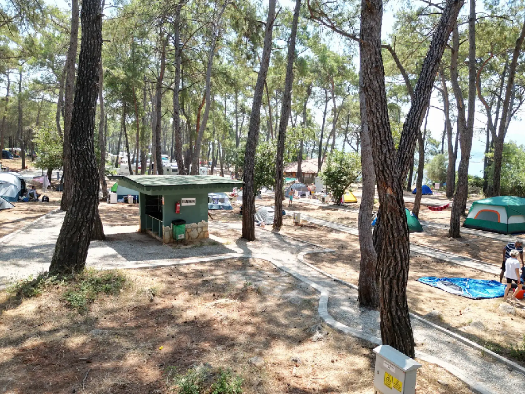 Çadır ve karavan tatilcileri 'sakin kent' Akyaka'ya akın etti