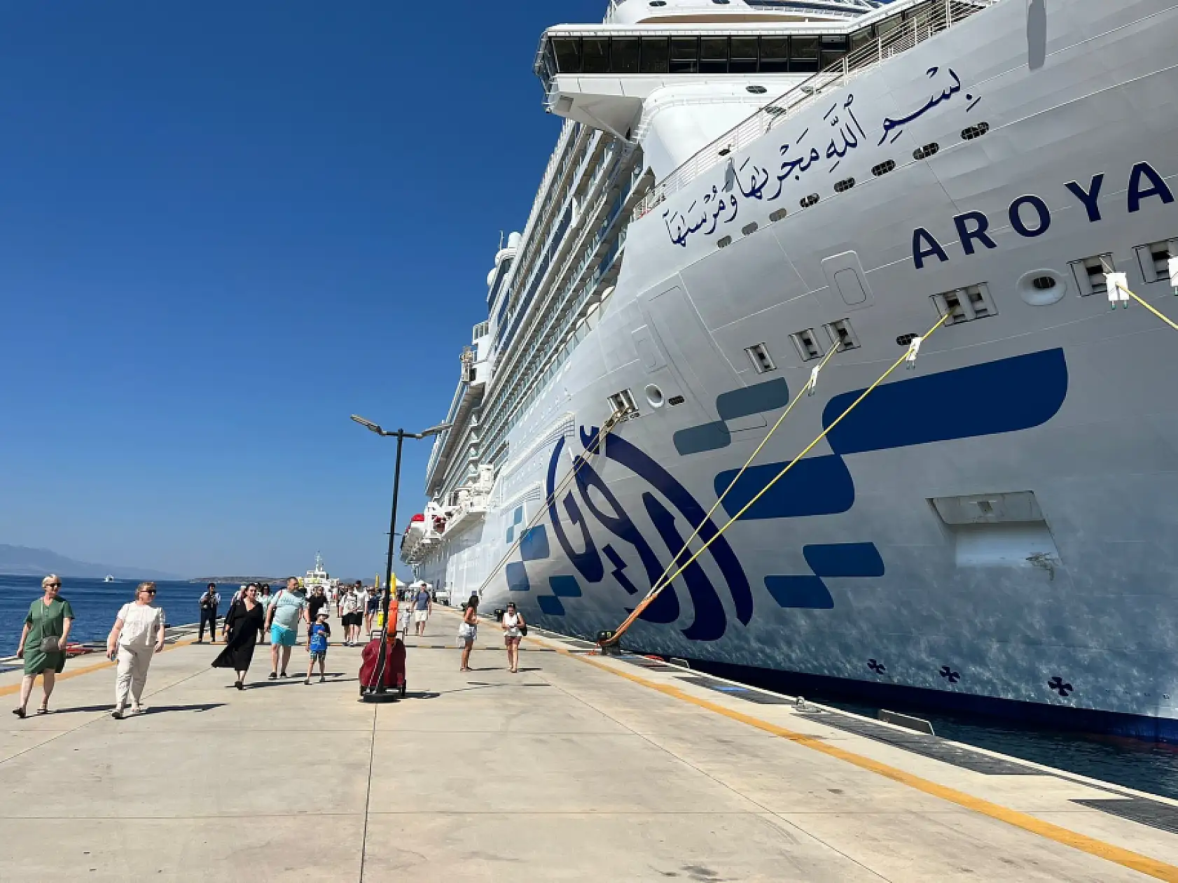 Bodrum'a gemiyle 2 bin 241 yolcuyla geldi