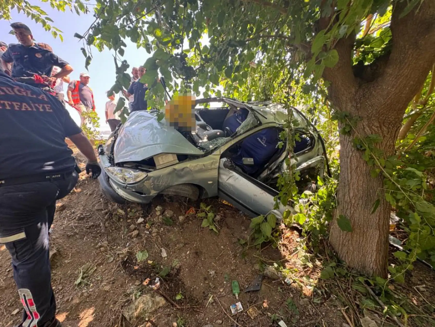 Fethiye'de otomobil sazlığa uçtu: 2 ölü, 1 yaralı
