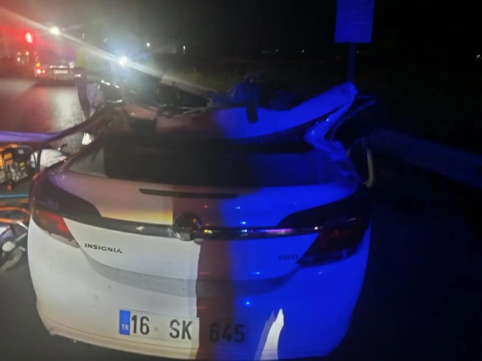 Feci trafik kazası: Polis memuru ve ailesi hayatını kaybetti