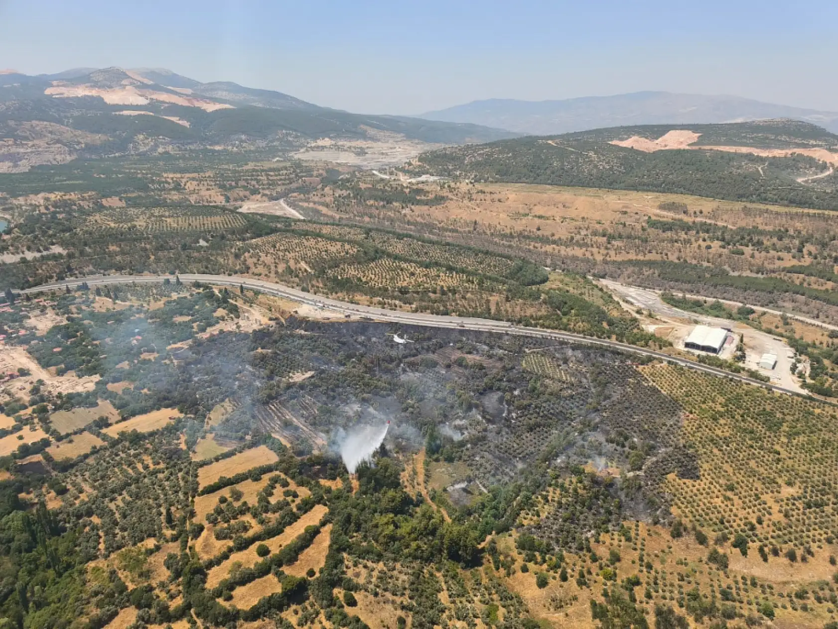 Muğla Stratonikia Antik Kenti'ni etkileyen zirai alan yangını kontrol altına alındı