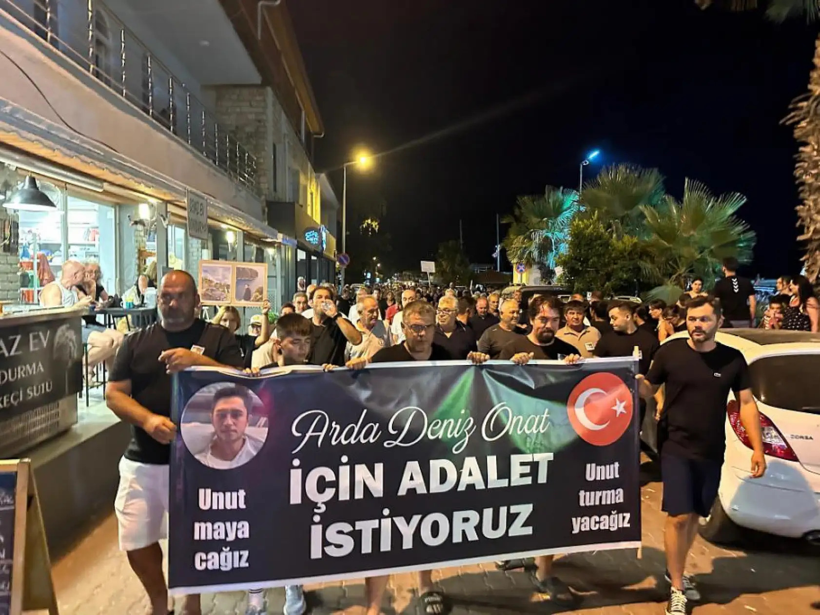 Marmaris'te Arda Deniz Onat İçin Sessiz Yürüyüş
