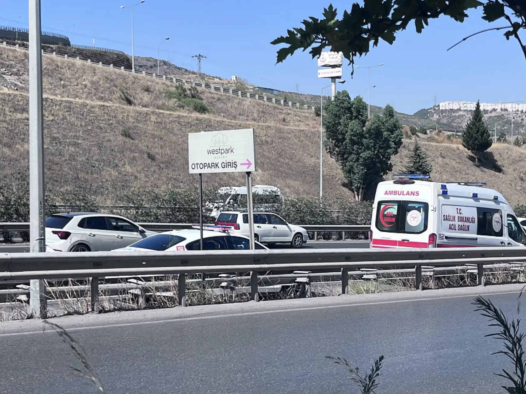 Otomobil tıra çarptı: 1 ölü, 1 ağır yaralı