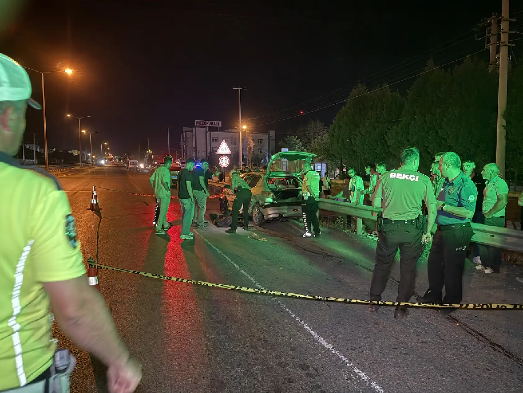 Kontrolünü kaybettiği otomobilde can verdi: Araçtaki alkol şişesi dikkat çekti